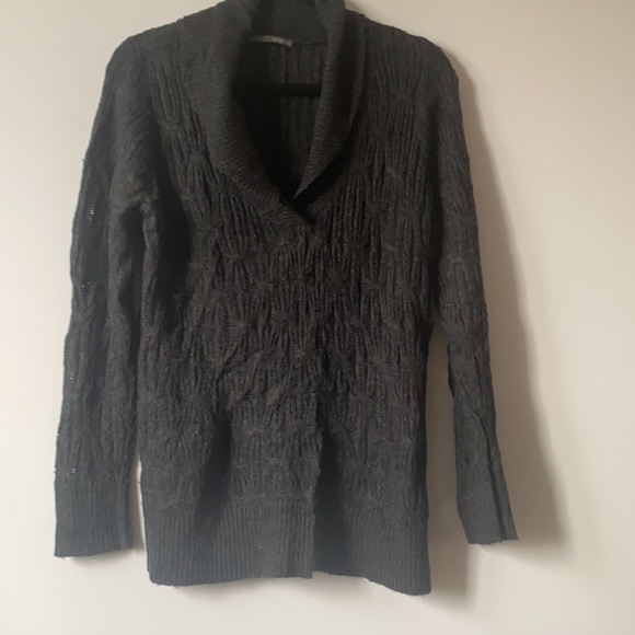 Beautiful neck sweater - Picture 2 of 5